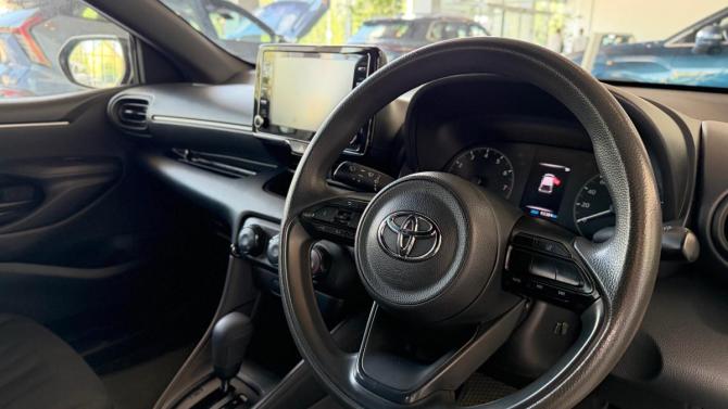 Toyota Yaris IV с пробегом 2020 года, цена 1 045 000 рублей, 93000 км, хэтчбек, Автокод Объявления