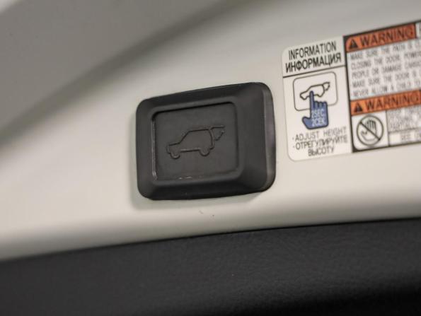 Toyota RAV4 IV (XA40) Рестайлинг с пробегом 2015 года, цена 2 099 000 рублей, 198274 км, внедорожник, Автокод Объявления