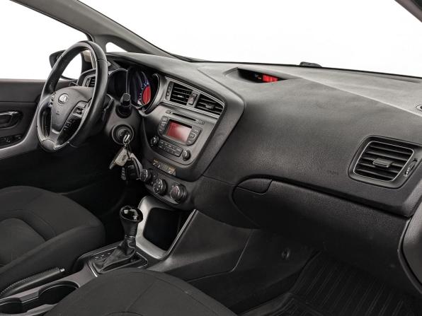 Kia Ceed II Рестайлинг с пробегом 2016 года, цена 1 400 000 рублей, 76045 км, хэтчбек, Автокод Объявления