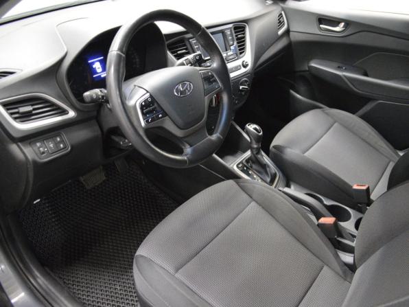 Hyundai Solaris II с пробегом 2018 года, цена 1 350 000 рублей, 135000 км, седан, Автокод Объявления