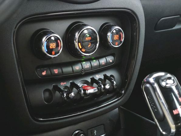 Mini Clubman II Рестайлинг с пробегом 2019 года, цена 2 000 000 рублей, 142185 км, универсал, Автокод Объявления
