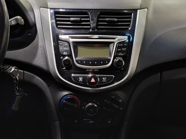 Hyundai Solaris I с пробегом 2013 года, цена 670 000 рублей, 175833 км, хэтчбек, Автокод Объявления