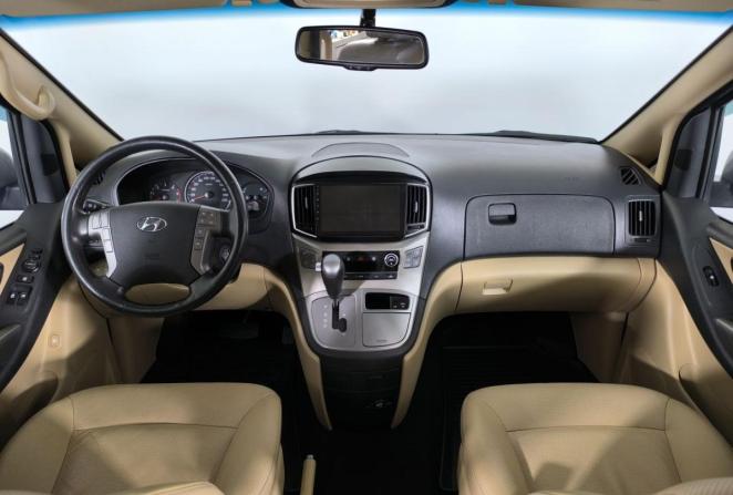 Hyundai H-1 II Рестайлинг 2 с пробегом 2018 года, цена 2 550 000 рублей, 200529 км, минивэн, Автокод Объявления