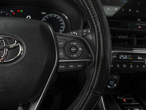 Toyota Venza II с пробегом 2023 года, цена 4 730 000 рублей, 34212 км, внедорожник, Автокод Объявления