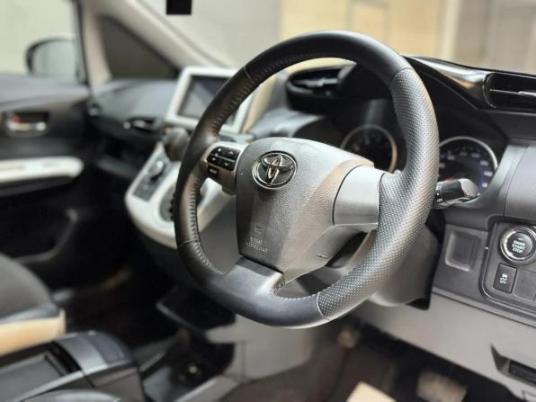 Toyota Wish II Рестайлинг с пробегом 2014 года, цена 1 797 000 рублей, 118000 км, минивэн, Автокод Объявления