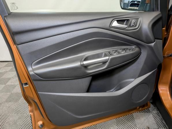 Ford Kuga II Рестайлинг с пробегом 2018 года, цена 1 890 000 рублей, 69597 км, внедорожник, Автокод Объявления