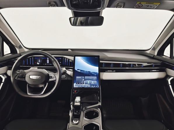 Geely Atlas II с пробегом 2024 года, цена 2 825 000 рублей, 23765 км, внедорожник, Автокод Объявления
