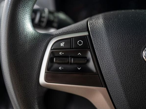 Hyundai Solaris II с пробегом 2018 года, цена 1 235 500 рублей, 120874 км, седан, Автокод Объявления