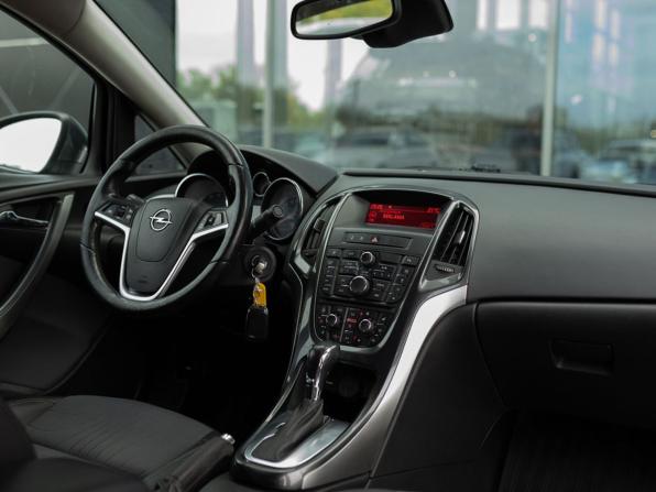 Opel Astra J Рестайлинг с пробегом 2013 года, цена 670 000 рублей, 317528 км, седан, Автокод Объявления
