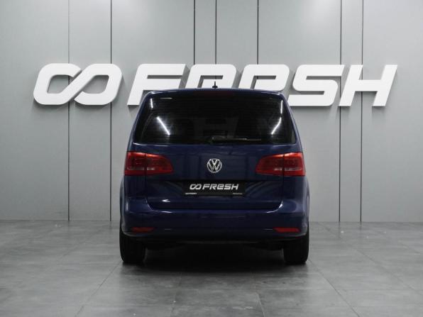 Volkswagen Touran I Рестайлинг 2 с пробегом 2010 года, цена 1 039 000 рублей, 244585 км, компактвэн, Автокод Объявления