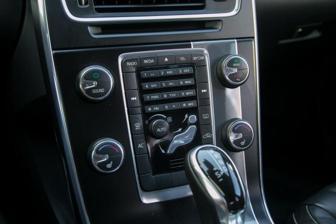 Volvo S60 II Рестайлинг с пробегом 2013 года, цена 1 290 000 рублей, 131250 км, седан, Автокод Объявления