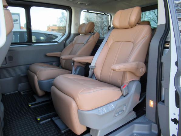 Hyundai Staria I с пробегом 2024 года, цена 7 880 000 рублей, 2586 км, минивэн, Автокод Объявления