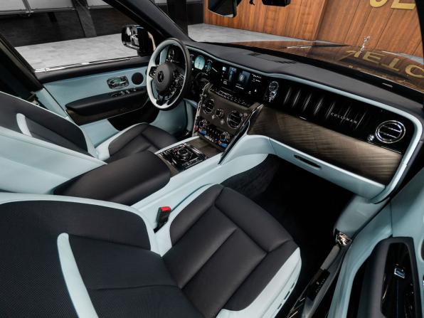 Rolls-Royce Cullinan I Рестайлинг с пробегом 2024 года, цена 57 292 000 рублей, 1876 км, внедорожник, Автокод Объявления