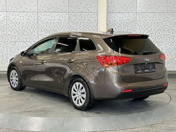 Kia Ceed II Рестайлинг с пробегом 2018 года, цена 960 000 рублей, 133141 км, универсал, Автокод Объявления