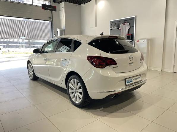 Opel Astra J Рестайлинг с пробегом 2013 года, цена 650 000 рублей, 260123 км, хэтчбек, Автокод Объявления
