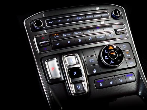 Hyundai Santa Fe IV Рестайлинг с пробегом 2021 года, цена 3 935 000 рублей, 37714 км, внедорожник, Автокод Объявления