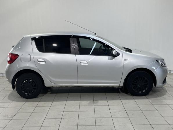 Renault Sandero II с пробегом 2015 года, цена 834 200 рублей, 58942 км, хэтчбек, Автокод Объявления
