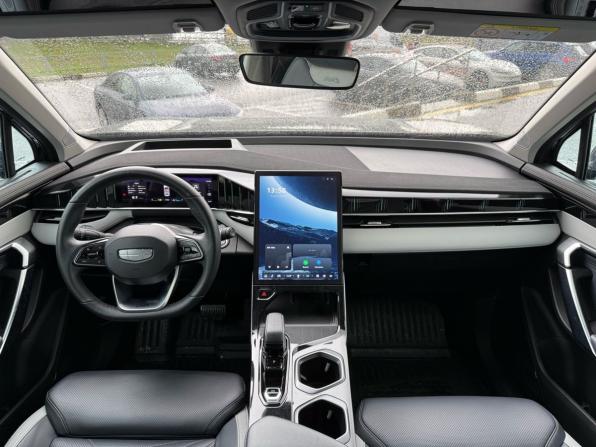 Geely Atlas II с пробегом 2023 года, цена 2 310 000 рублей, 45599 км, внедорожник, Автокод Объявления