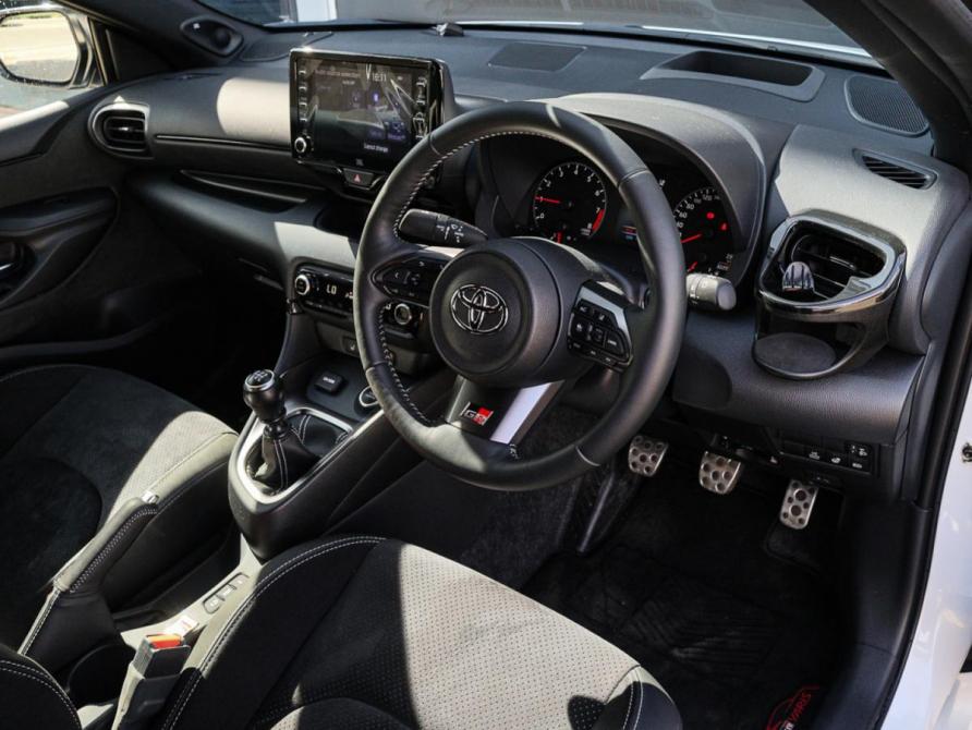 Toyota Yaris IV Москва  - изображение 7