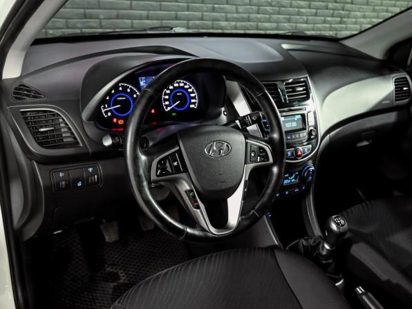 Hyundai Solaris I с пробегом 2014 года, цена 1 040 000 рублей, 196772 км, седан, Автокод Объявления