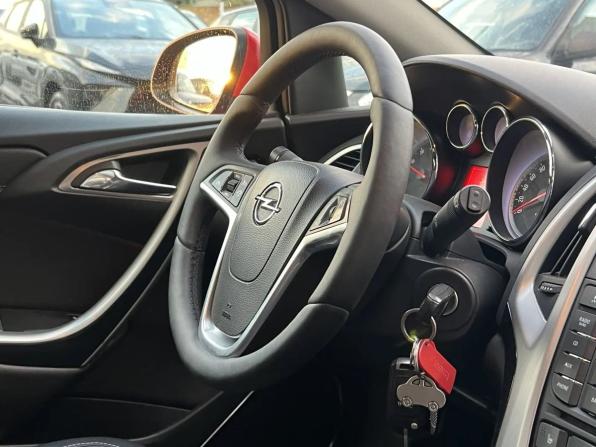 Opel Astra J Рестайлинг с пробегом 2012 года, цена 765 000 рублей, 142157 км, хэтчбек, Автокод Объявления