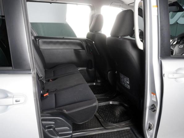 Toyota Voxy III (R80) Рестайлинг с пробегом 2017 года, цена 1 990 000 рублей, 147070 км, минивэн, Автокод Объявления
