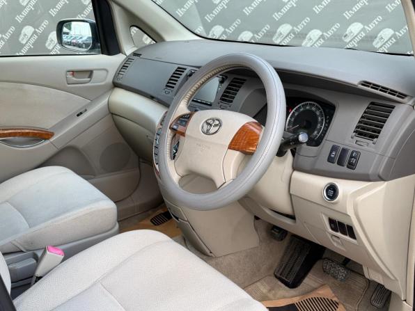 Toyota ISis I Рестайлинг с пробегом 2010 года, цена 1 050 000 рублей, 121300 км, минивэн, Автокод Объявления