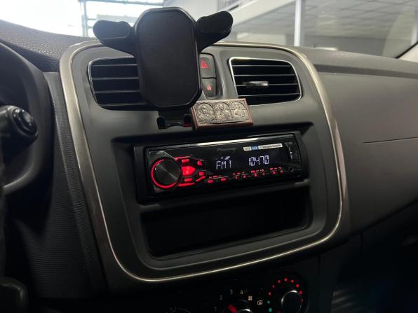 Renault Sandero II с пробегом 2015 года, цена 870 000 рублей, 120372 км, хэтчбек, Автокод Объявления