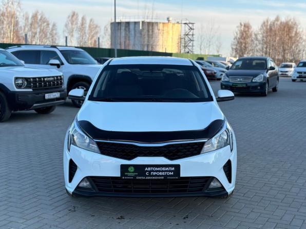 Kia Rio IV Рестайлинг с пробегом 2020 года, цена 1 700 000 рублей, 62124 км, седан, Автокод Объявления