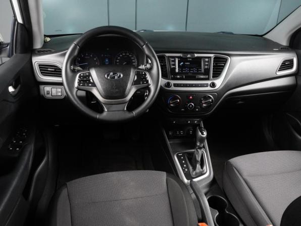 Hyundai Solaris II с пробегом 2017 года, цена 930 000 рублей, 173099 км, седан, Автокод Объявления