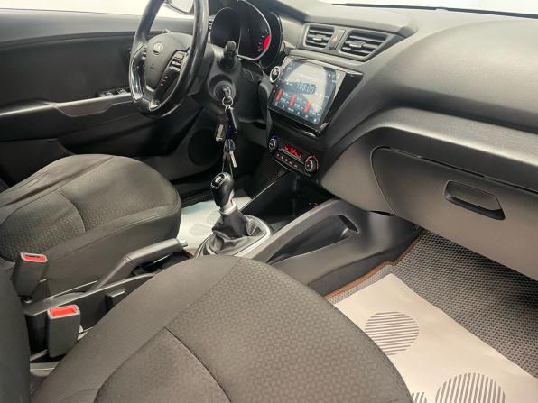 Kia Rio III Рестайлинг с пробегом 2016 года, цена 759 000 рублей, 230000 км, седан, Автокод Объявления