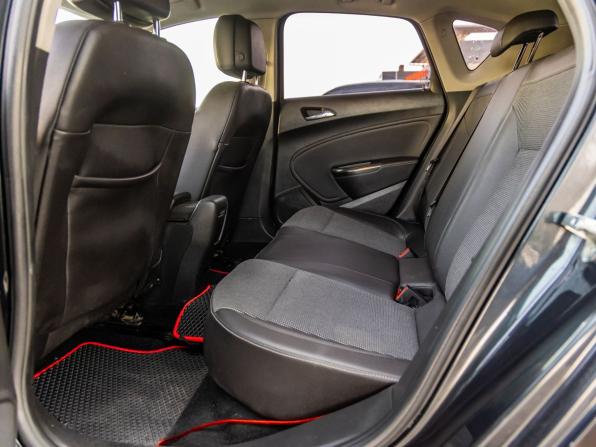 Opel Astra J с пробегом 2011 года, цена 618 000 рублей, 174981 км, хэтчбек, Автокод Объявления