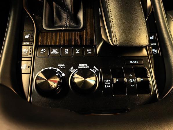 Lexus LX III Рестайлинг 2 с пробегом 2021 года, цена 10 958 000 рублей, 56792 км, внедорожник, Автокод Объявления