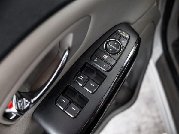 Kia Carnival III с пробегом 2018 года, цена 2 700 000 рублей, 121714 км, минивэн, Автокод Объявления