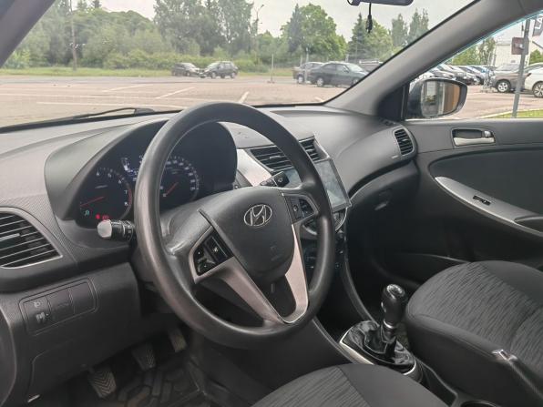 Hyundai Solaris I Рестайлинг с пробегом 2015 года, цена 590 000 рублей, 267073 км, седан, Автокод Объявления
