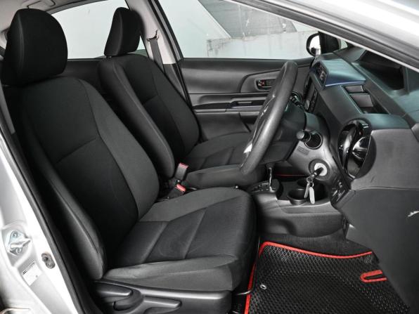 Toyota Aqua I Рестайлинг с пробегом 2017 года, цена 909 000 рублей, 98889 км, хэтчбек, Автокод Объявления