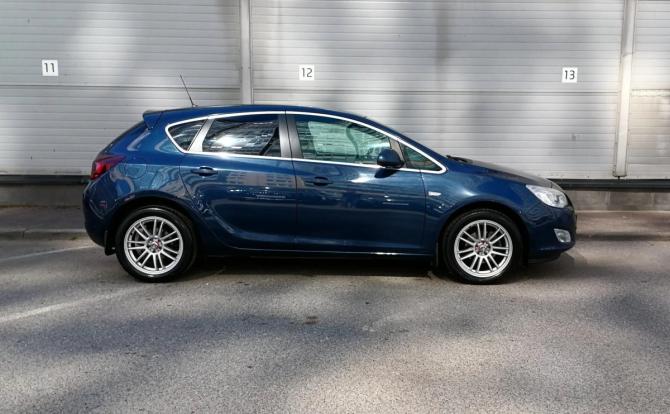 Opel Astra J с пробегом 2012 года, цена 689 000 рублей, 141462 км, хэтчбек, Автокод Объявления