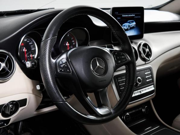 Mercedes-Benz GLA I (X156) Рестайлинг с пробегом 2018 года, цена 2 000 000 рублей, 131000 км, внедорожник, Автокод Объявления