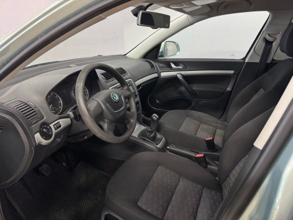 Skoda Octavia II (A5) Рестайлинг с пробегом 2012 года, цена 690 000 рублей, 206235 км, лифтбек, Автокод Объявления