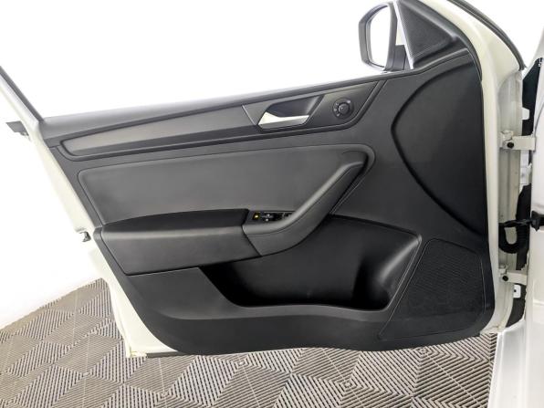 Volkswagen Polo VI с пробегом 2022 года, цена 1 685 000 рублей, 99646 км, лифтбек, Автокод Объявления