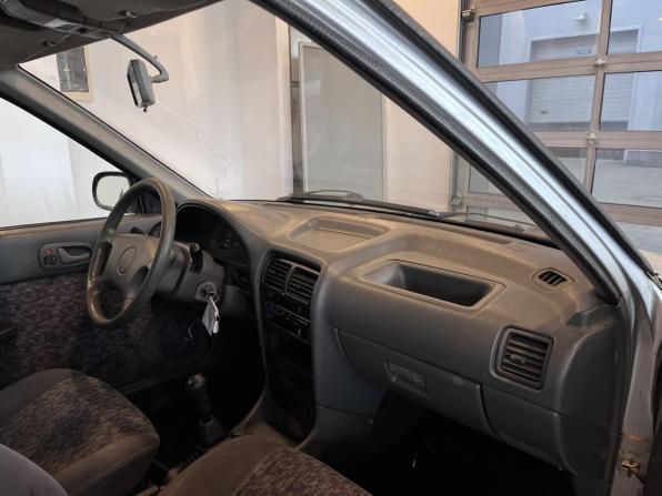 Suzuki Swift II Рестайлинг с пробегом 2002 года, цена 115 000 рублей, 40509 км, седан, Автокод Объявления