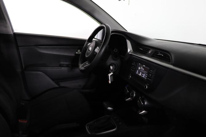 Kia Rio IV Рестайлинг с пробегом 2021 года, цена 1 429 990 рублей, 141221 км, седан, Автокод Объявления