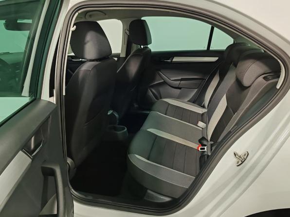 Skoda Rapid I Рестайлинг с пробегом 2019 года, цена 1 235 000 рублей, 174001 км, лифтбек, Автокод Объявления