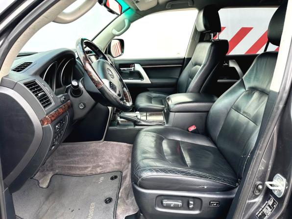 Toyota Land Cruiser 200 Series Рестайлинг 1 с пробегом 2012 года, цена 3 540 000 рублей, 283728 км, внедорожник, Автокод Объявления