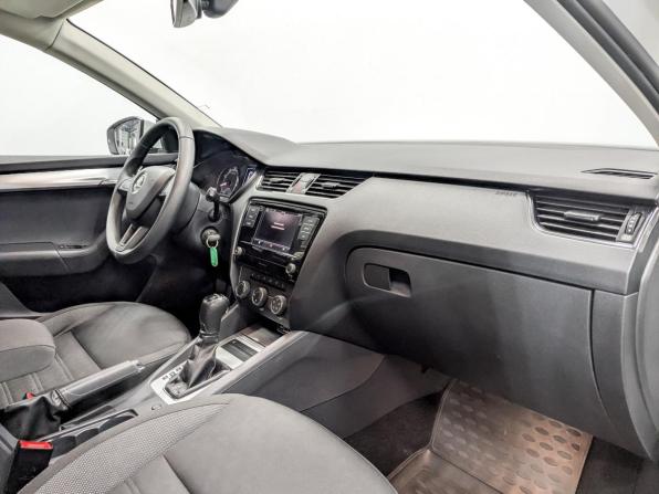Skoda Octavia III (A7) Рестайлинг с пробегом 2019 года, цена 1 630 000 рублей, 117548 км, лифтбек, Автокод Объявления