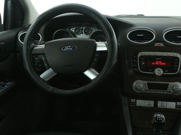Ford Focus II Рестайлинг с пробегом 2008 года, цена 378 000 рублей, 290000 км, седан, Автокод Объявления
