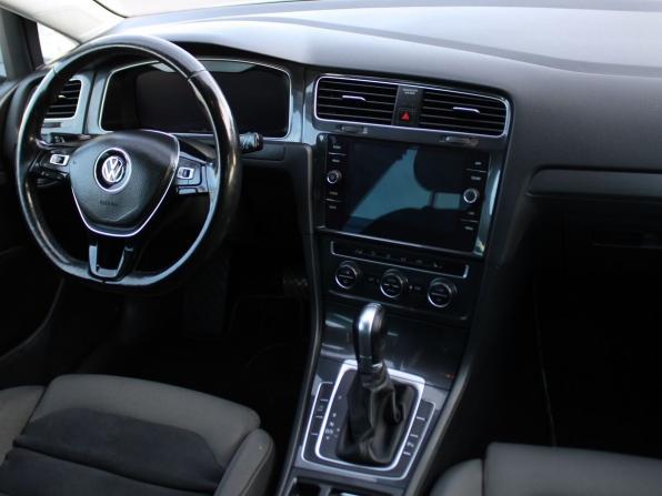 Volkswagen Golf VII Рестайлинг с пробегом 2018 года, цена 1 549 000 рублей, 204300 км, хэтчбек, Автокод Объявления