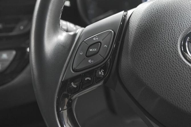 Toyota C-HR I с пробегом 2018 года, цена 2 099 000 рублей, 33000 км, внедорожник, Автокод Объявления