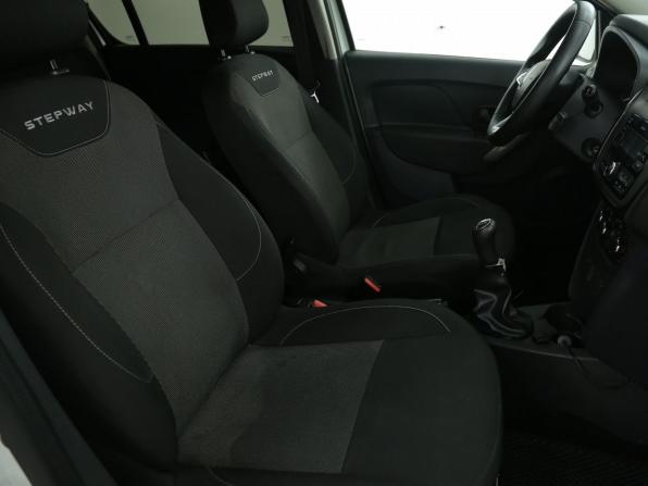 Renault Sandero II Рестайлинг с пробегом 2020 года, цена 954 000 рублей, 92600 км, хэтчбек, Автокод Объявления