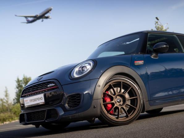 Mini Hatch III (F55/F56) Рестайлинг с пробегом 2018 года, цена 2 679 700 рублей, 110000 км, хэтчбек, Автокод Объявления